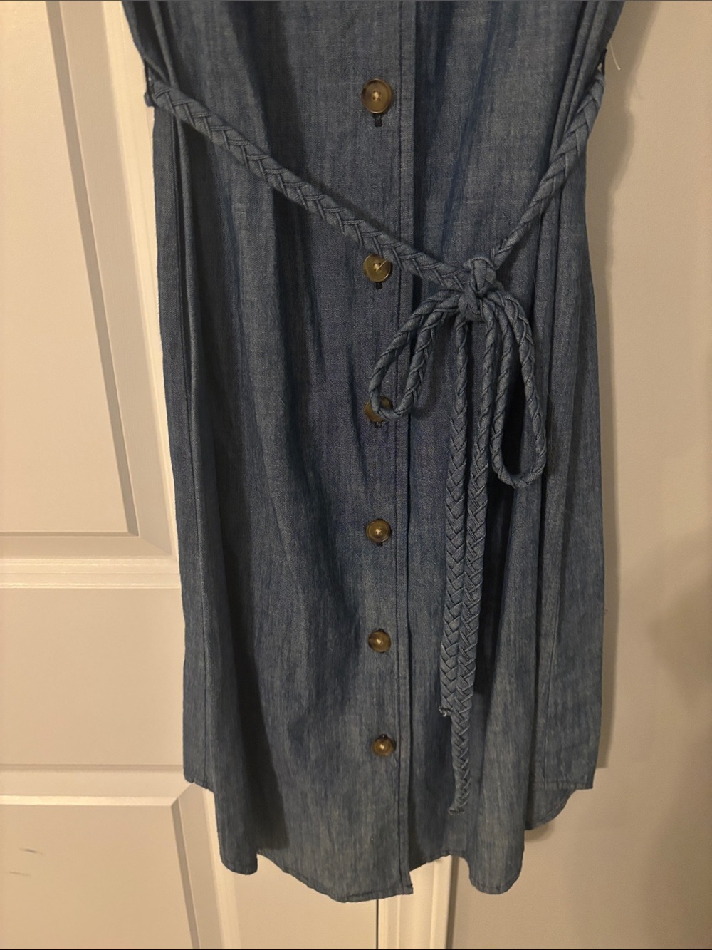 Old Navy Blue Sleeveless Button-Front Chambray Dress with Tie Belt - Picture 3 of 4